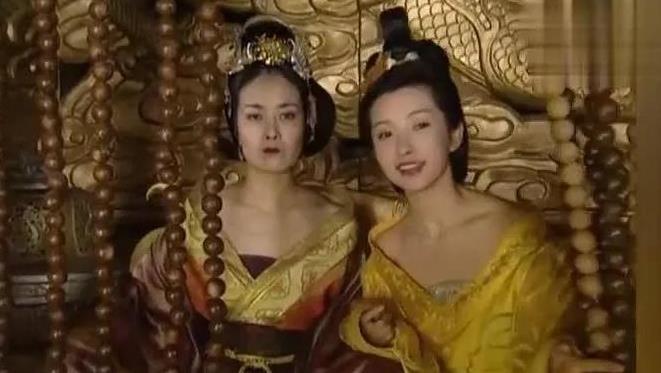 710年夜，25岁的李隆基带兵杀入宫中。嚣张的韦皇后吓得连忙逃走，却被追上的士兵