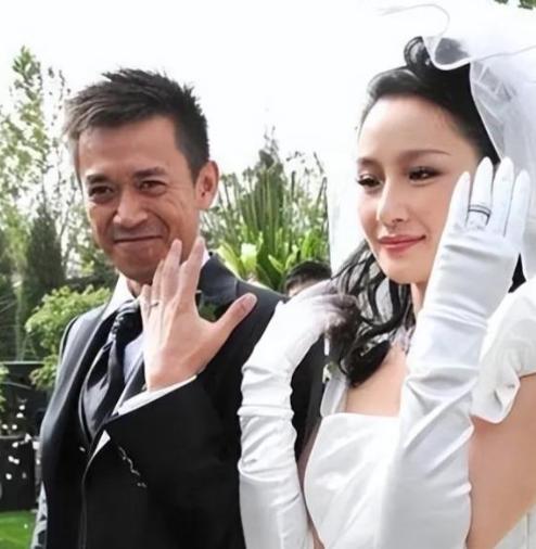 我提供的内容原封不动地放在文章的第一段，第二段开始你的续写。
 
2009年，王