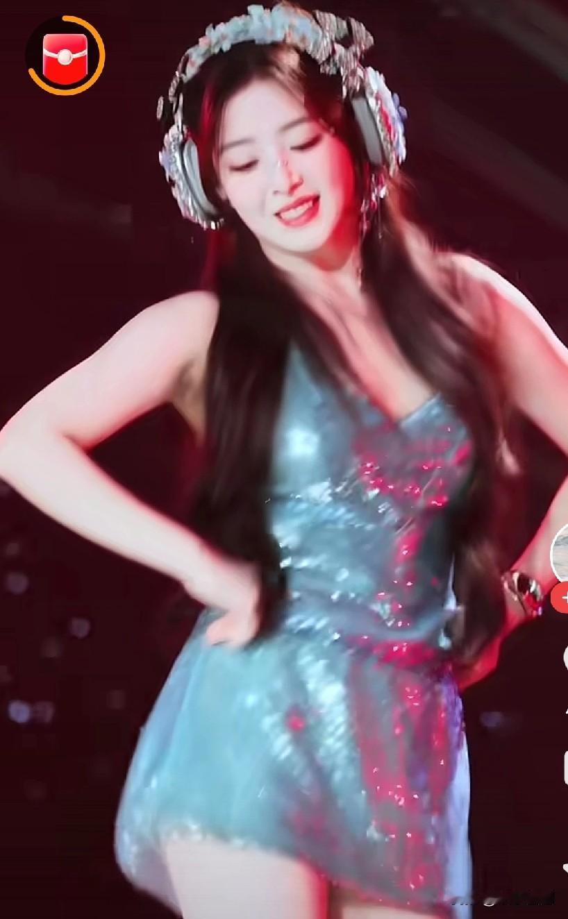 现在张含韵综合感觉：
又白又嫩又丰满又少女的感觉

有点点不习惯她穿的如此性感，