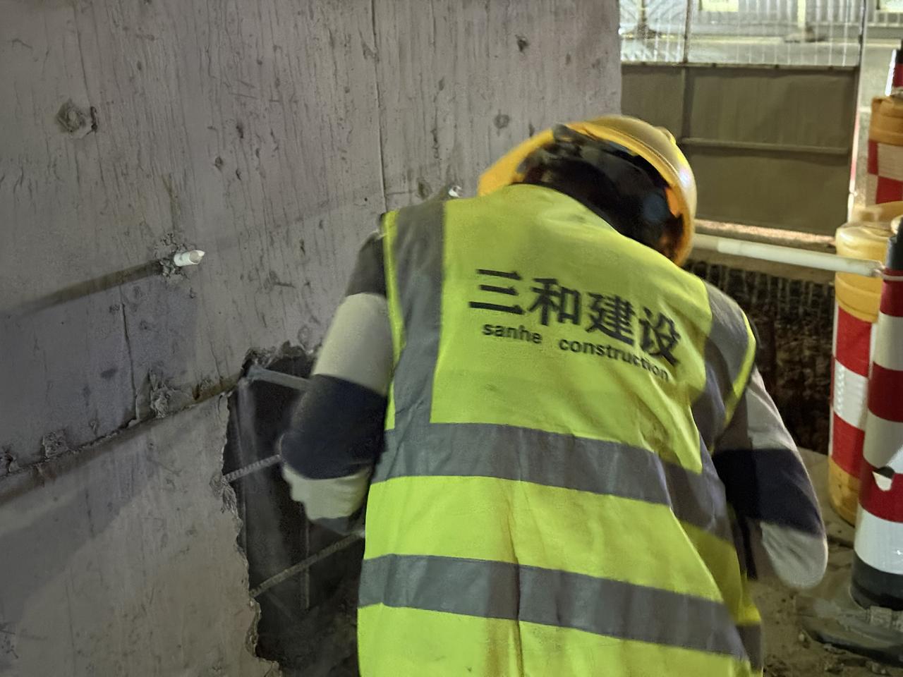 5月19日晚间，长安区北长安街道路修缮工程持续施工至深夜23:30以后，直至凌晨