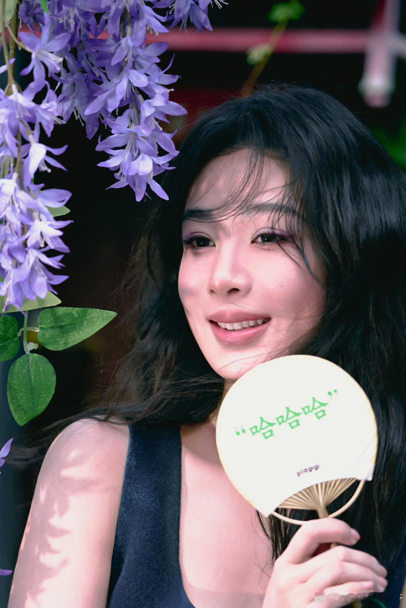 生命树[超话] yz杨紫白菊yz杨紫生命树 我喜欢你，来自左肩，靠近心脏。杨紫白
