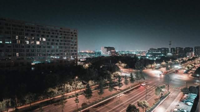 持刀追砍路人反被夺刀反杀，昆山这起案件，凭什么改写正当防卫