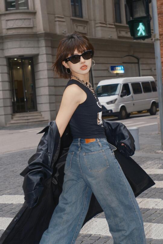 🕶是本体