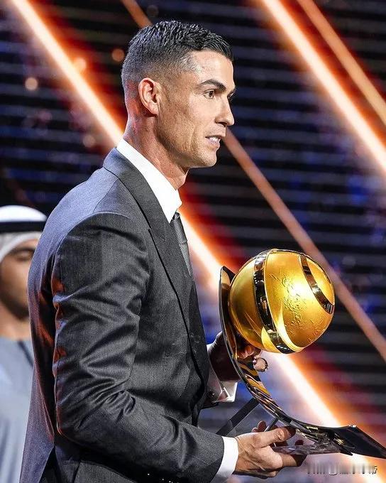 中东之王，C罗连续三年荣获环足奖年度最佳中东球员!

在今天凌晨举行的2025年