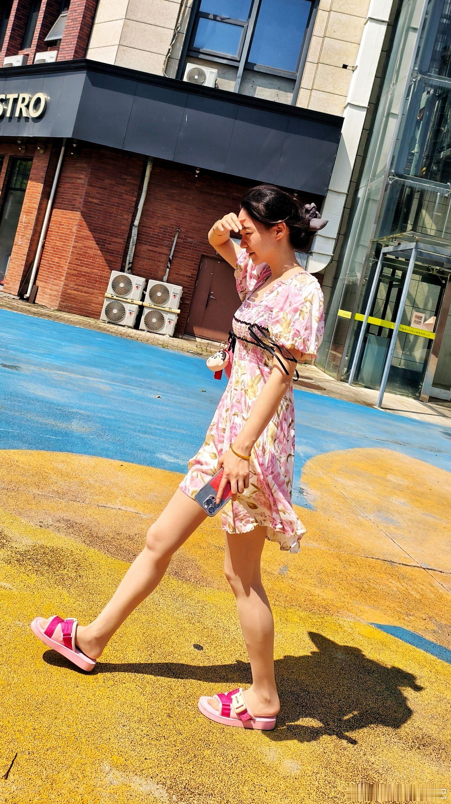 轻熟女神范儿 中午真热美女