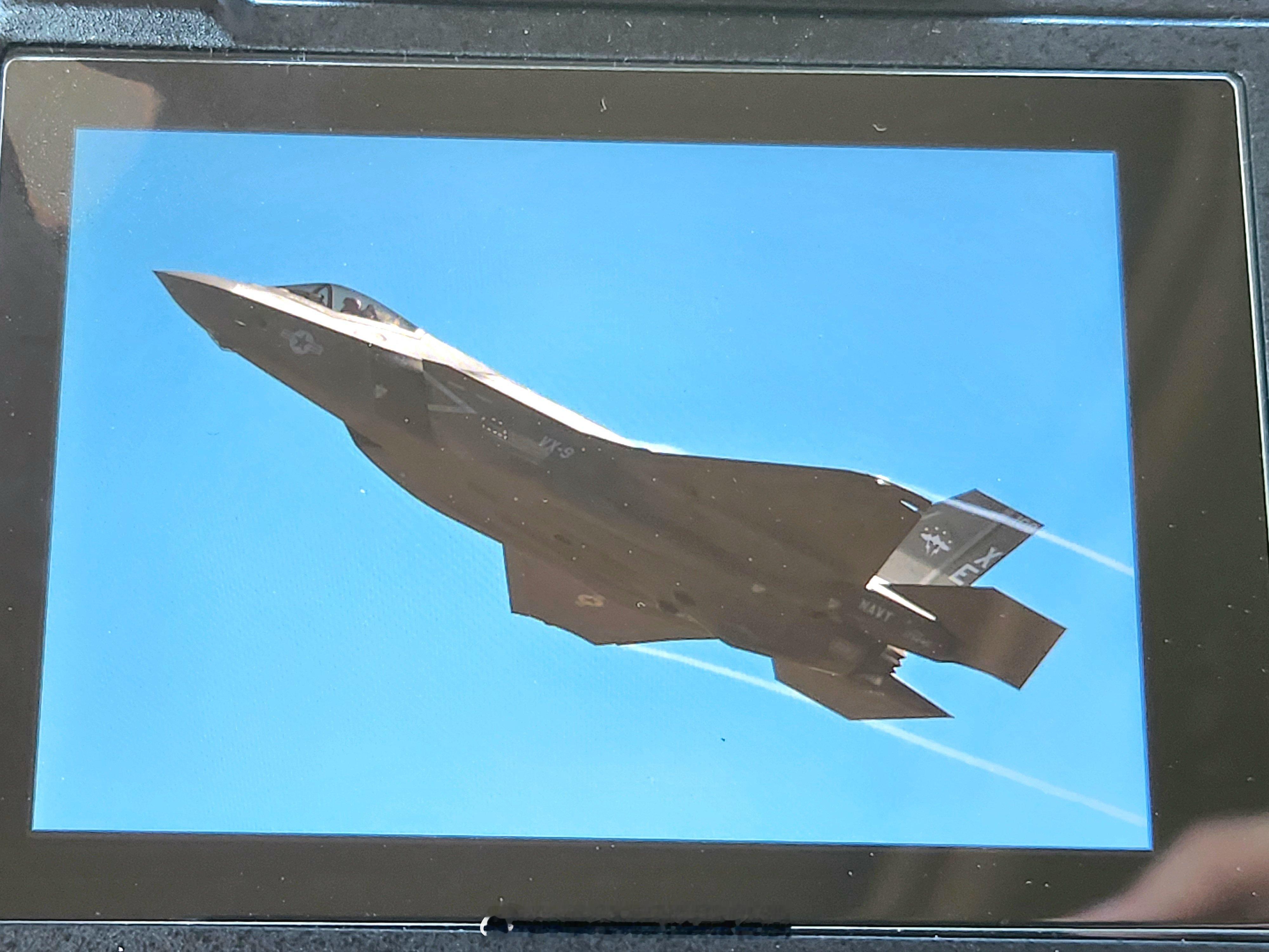 美国空军爱德华兹基地461测试中队的一架F-35A被移交给美国海军中国湖基地的第