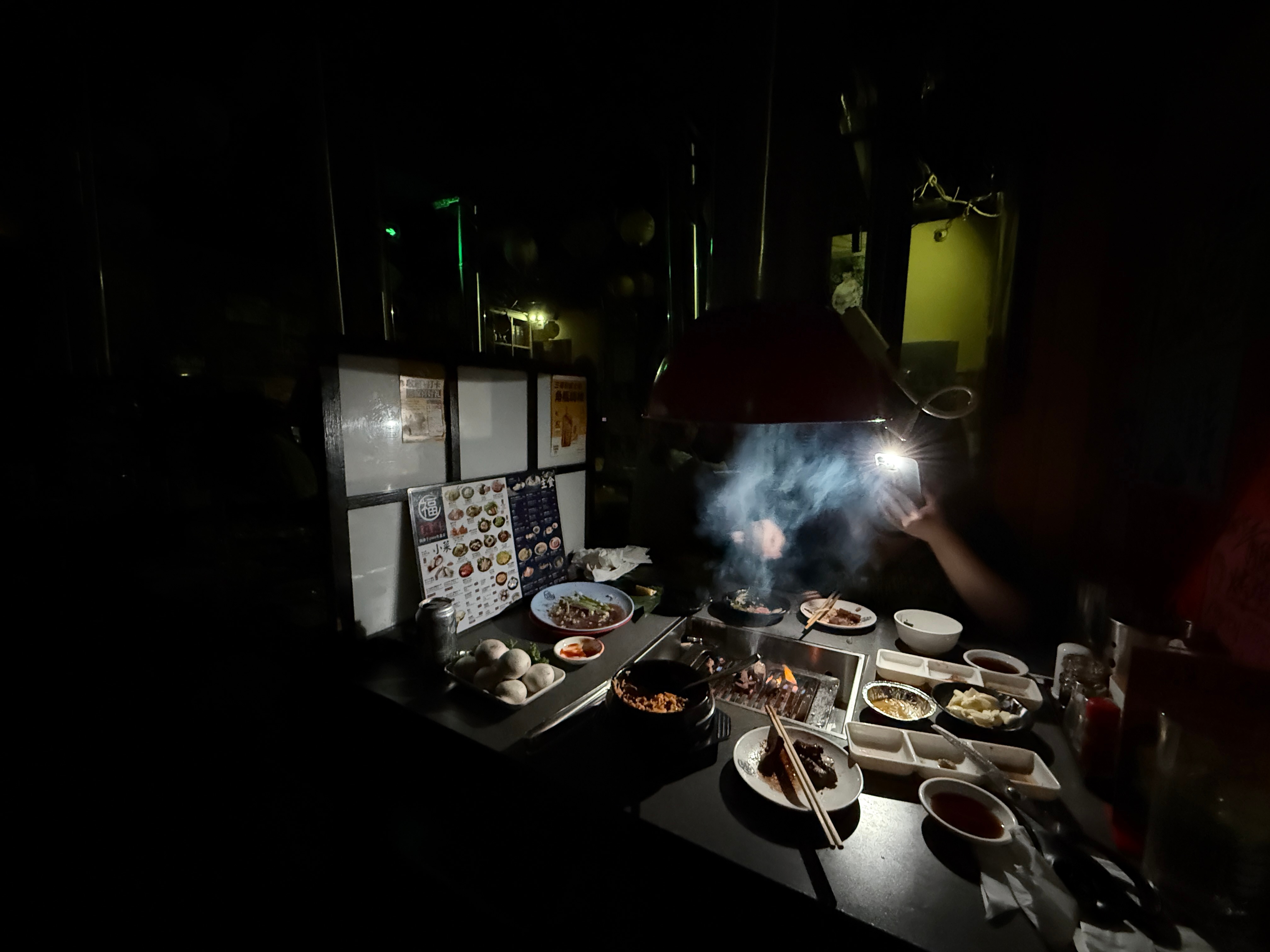 黑灯瞎火吃顿烤肉 ​​​