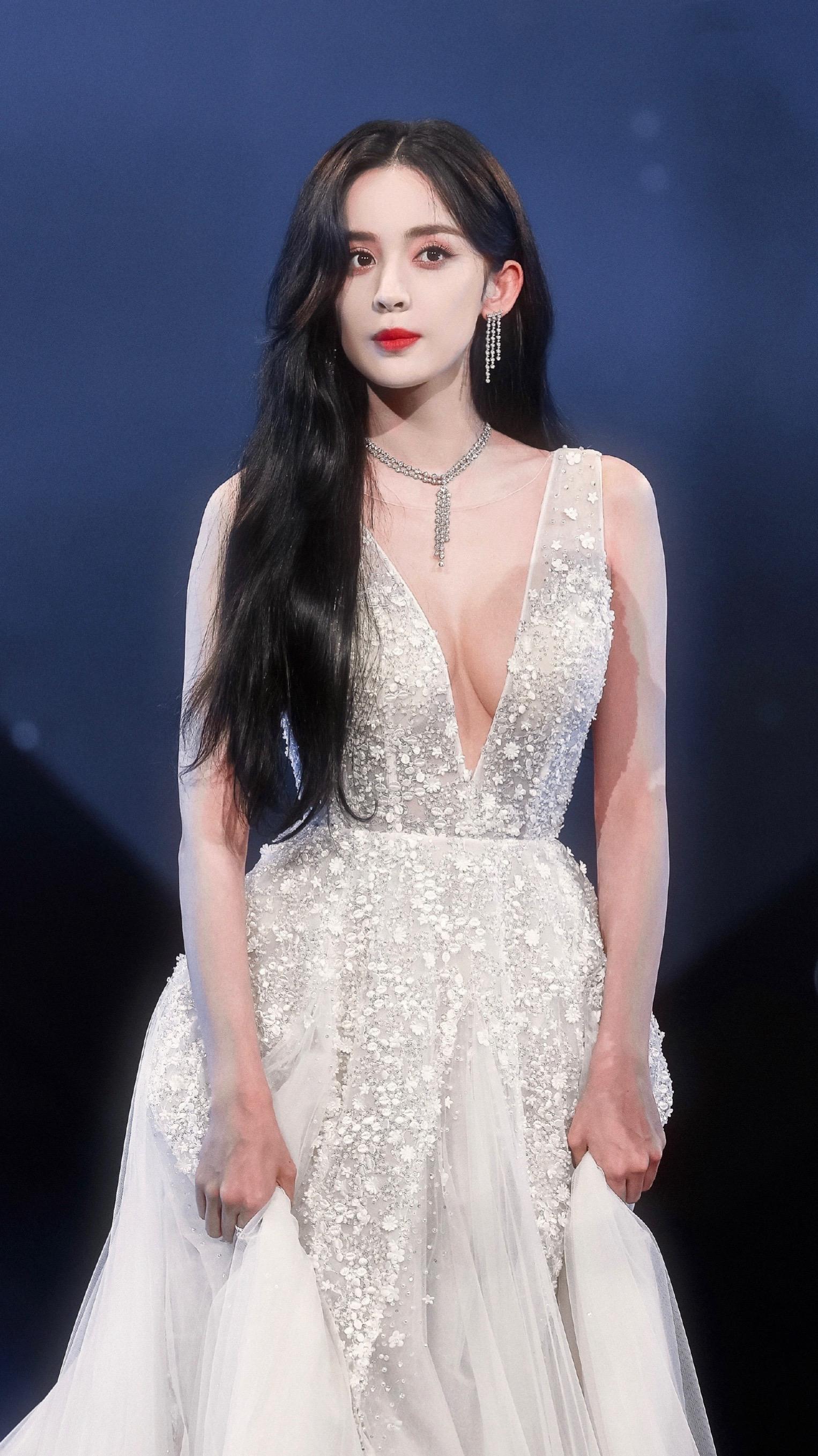 娜扎。
