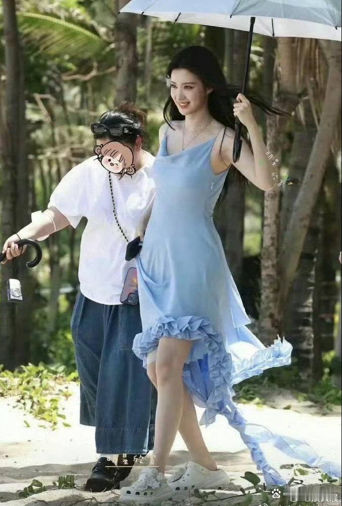 王楚然妥妥大气框架长相，身形舒展气质出众，高挑身姿格外吸睛，着实让人好奇真实身高
