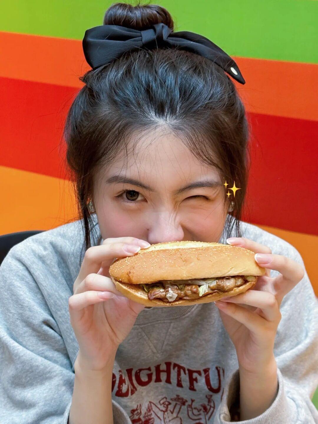 今天来参加麦门会议了！🍔🍟🥤
