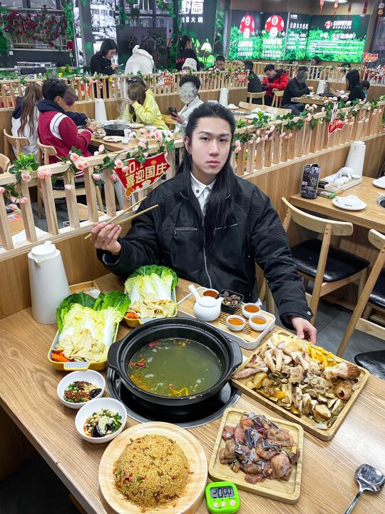 昆明！咖啡鸡煮菌子真的香……