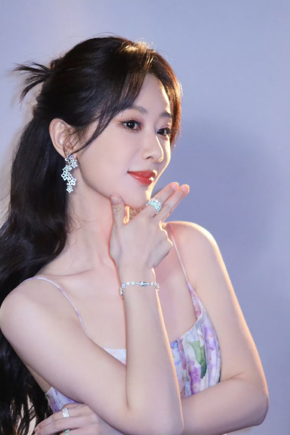 杨紫[超话]  yz杨紫董竹君yz杨紫玉兰花开君再来玫瑰是浪漫的代名词，而你是浪