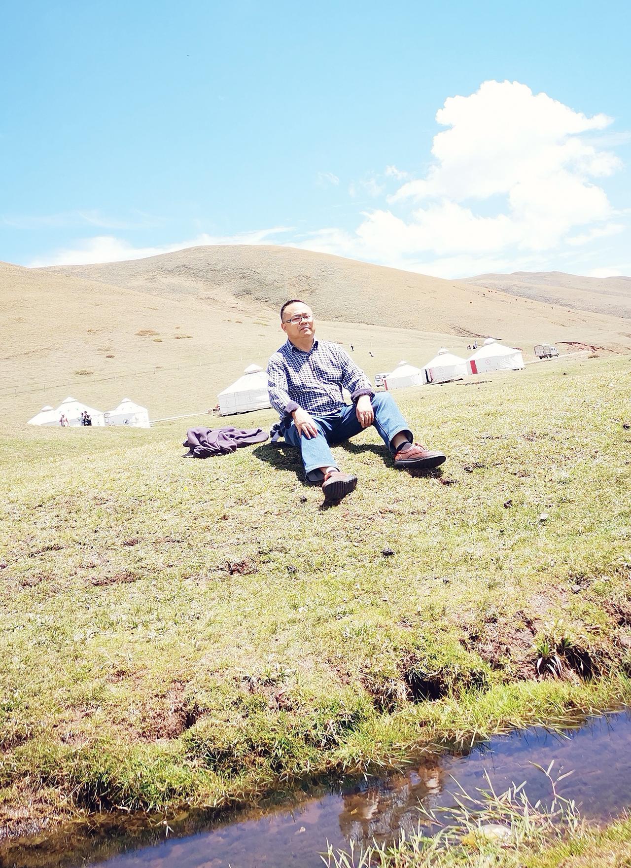 会泽大海草山是乌蒙山系主峰段上一片难得的云端净土，那里有20万亩连绵起伏的亚高山
