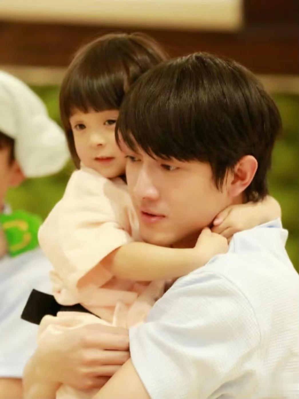 17年在放开我北鼻里，面对哈琳林更新充当一个温柔的大哥哥，在2025年...