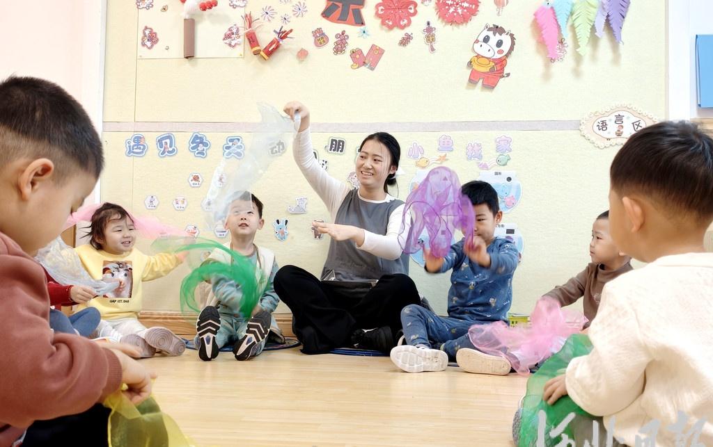 【“十五五”开局看河北丨全面营造生育友好环境】1月26日8时许，武邑县公办托育中