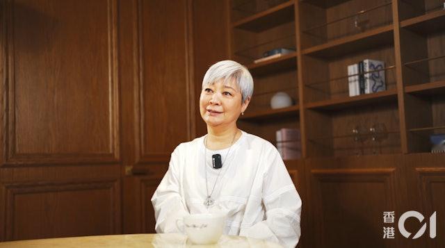 现年70岁的金燕玲曾经历两段失败婚姻，她与第二任丈夫育有一名女儿Emma，由于女