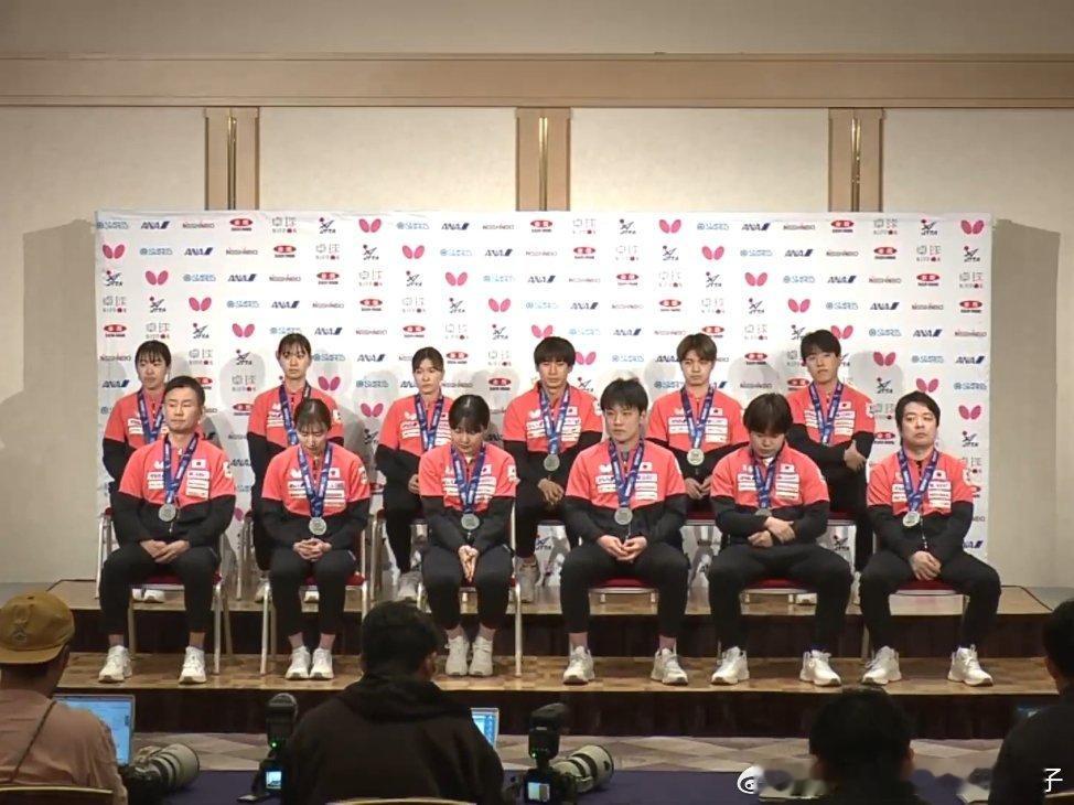 2026年国际乒联伦敦团体世乒赛日本队在开归国之后的记者见面会👀 