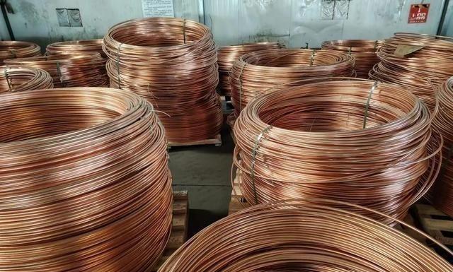 美国这次蒙了，美国大量囤积了铜，把铜价炒上天去了，可美国万万没料到，中国根本不按