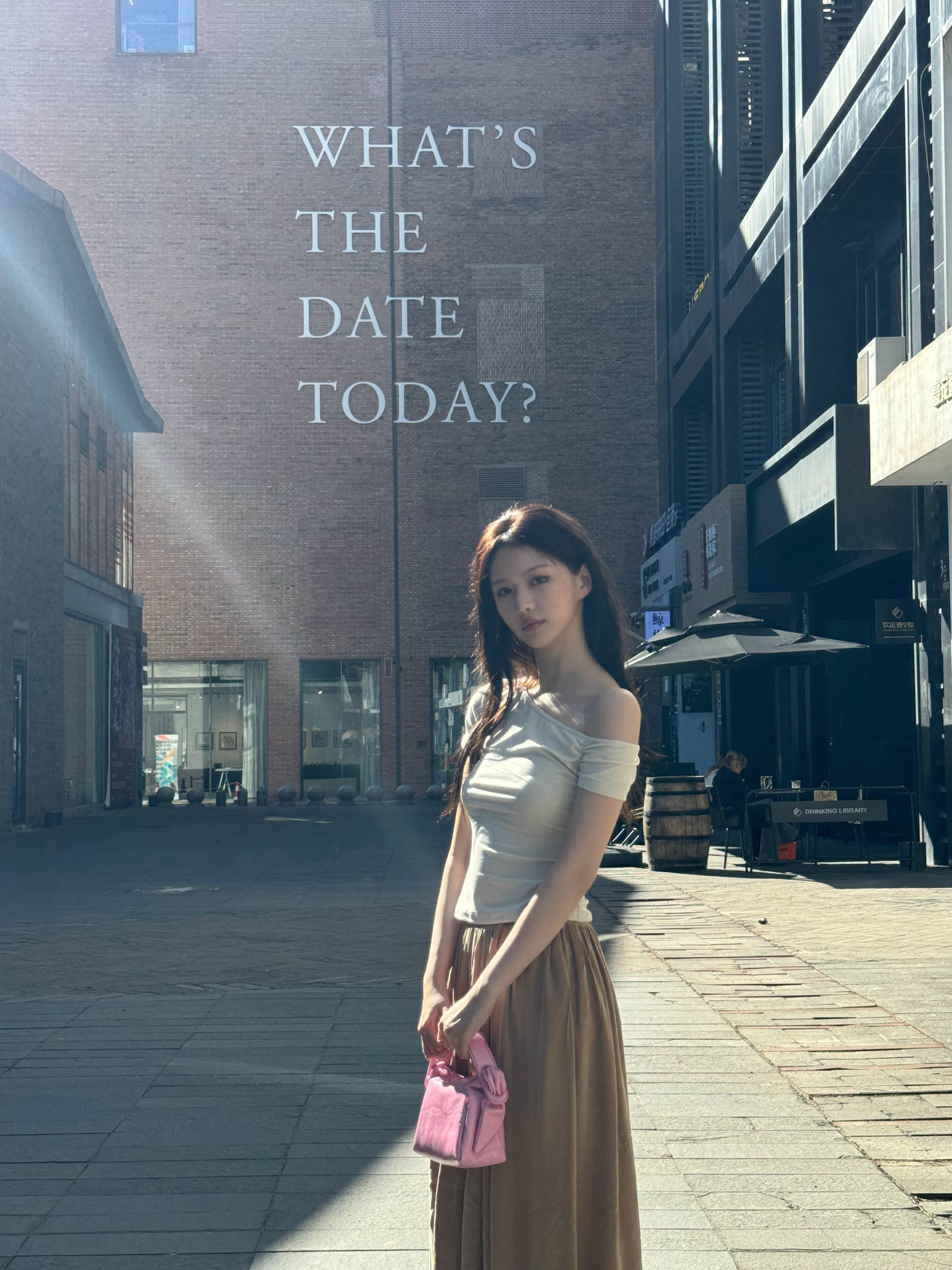 What’s the date today？今天穿什么在秋叶掉落前整理盛夏的记忆