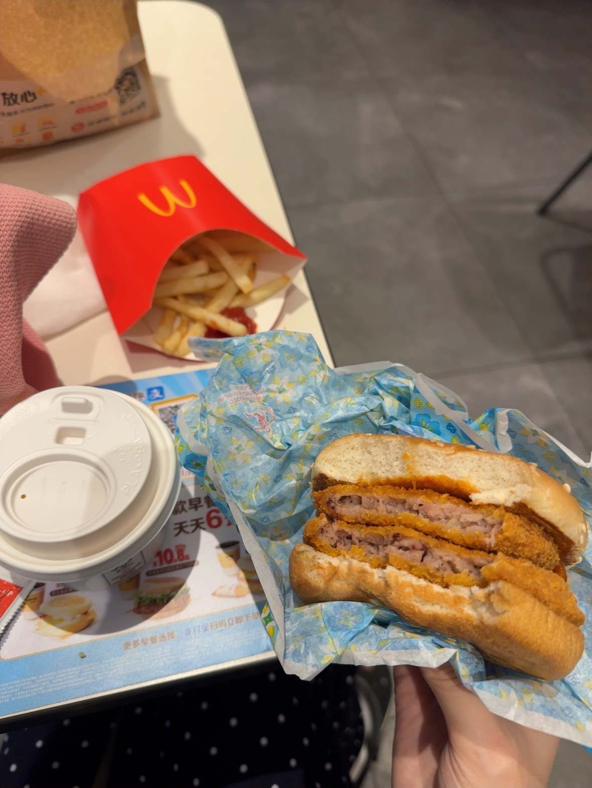 吃晚饭家人们[抱一抱] ​​​