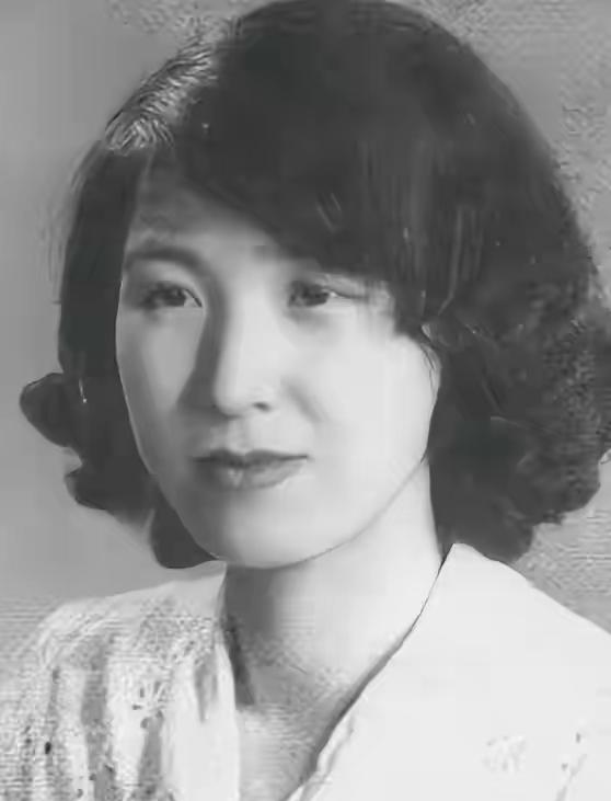 11年等待一夜幻灭！末代皇妃李玉琴，同房次日坚决离婚
 
1943年，15岁的普