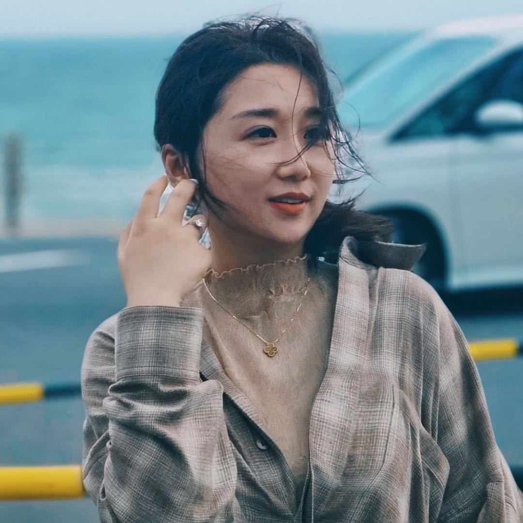 傅首尔第一次晒泳装照 瘦了就是要拍美美的照片啊，瘦了真好