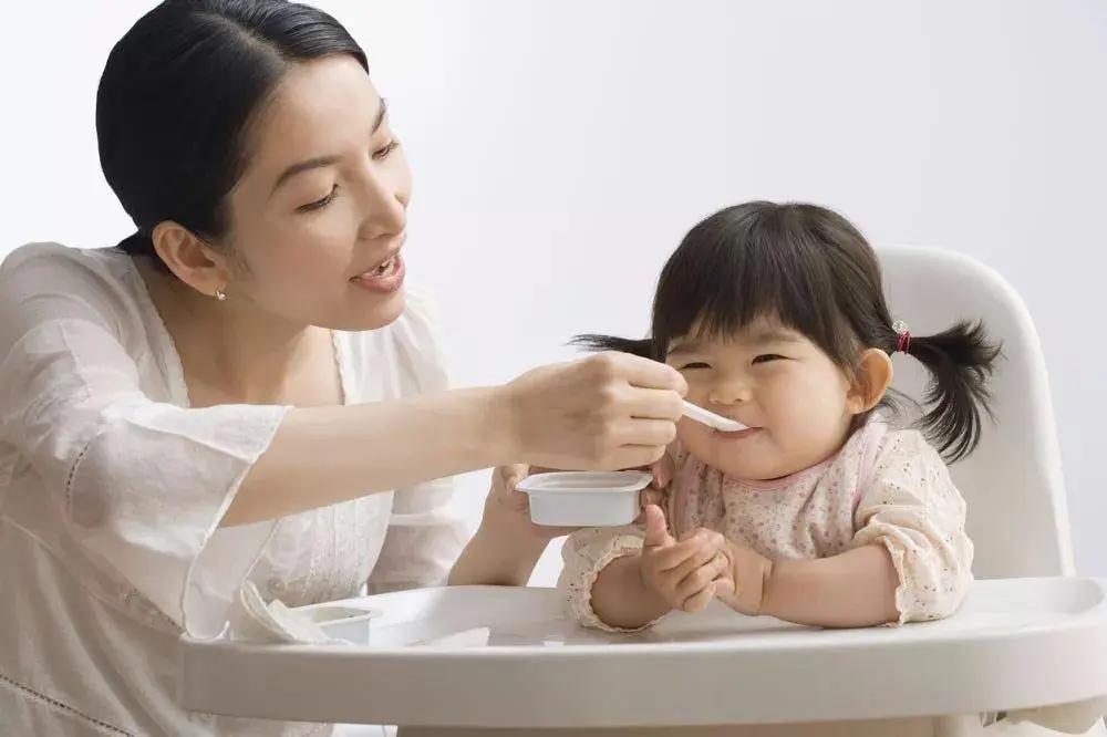 4岁女童患厌食症，医生警示：避免三种错误喂饭方式，家长必看

喂饭的危害与培养孩