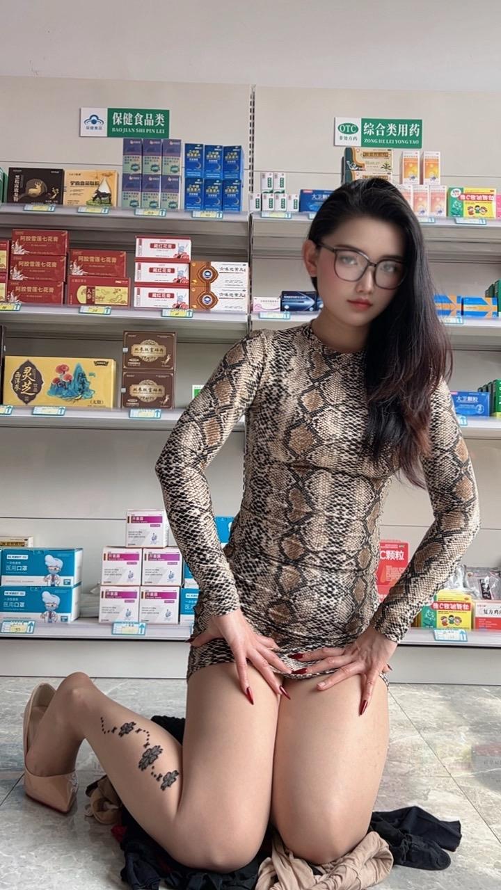 谁还不是小腰精 不一样的世界不一样de你 御姐风细跟高跟鞋太绝了 好身材好气质 