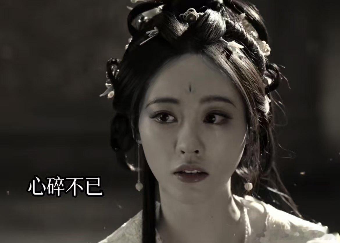 #永夜星河慕瑶人设# 原书慕瑶被闺蜜背叛，孤独地承受着一切伤痛。 ​​​