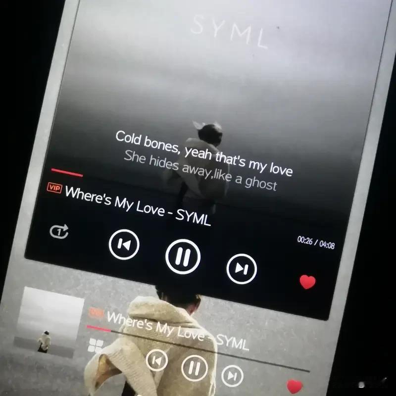 提到英文歌，我首先想到《Love Story》。泰勒·斯威夫特用她那甜美的嗓音，