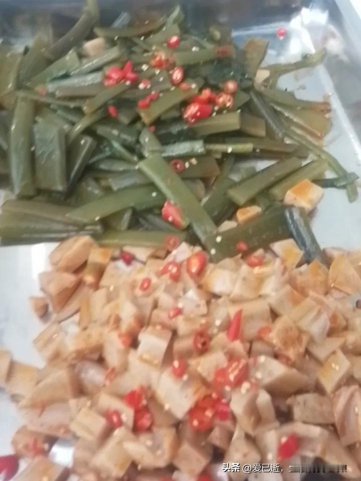 分享一张最近随手拍的照片天气越来越热了，只有凉菜方可开胃又解腻！凉菜 凉拌小菜 