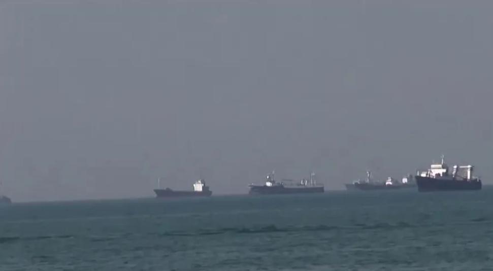 【长锦商船开“天价”激励海员穿越霍尔木兹海峡 一趟多加六个月工资】美伊持续互袭，