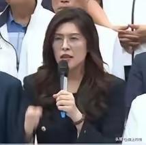 针对两岸关系，媒体传出郑丽文的一番说辞，其中一句，任何两岸未来发展，“绝不接受任