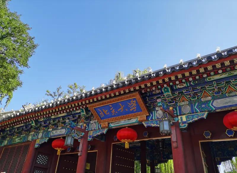 中国最牛的十所大学，虽然不同榜单有不同排名，但有些学校始终稳居前列。
清北稳居前