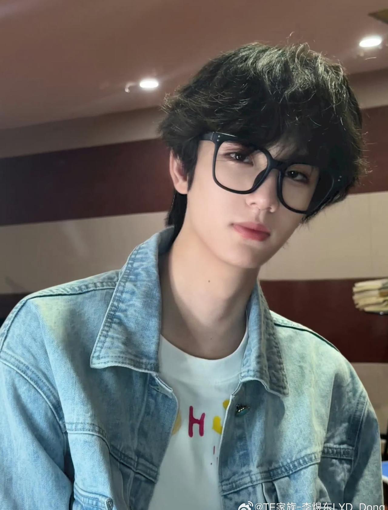 这一张有点不对劲 李煜东你今年到底几岁了 ​​​