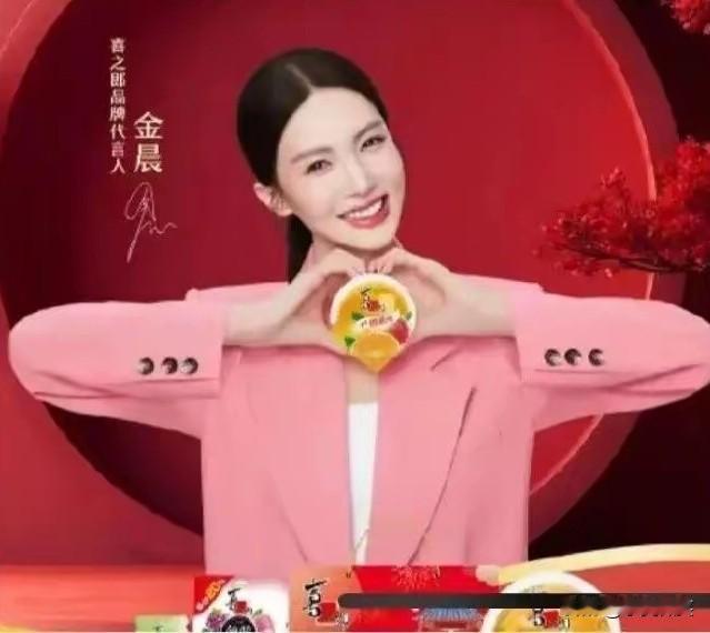 金晨说了，发生事故后她伤势严重被经纪人送医院了，现场情况全然无知。
她说助理跟警