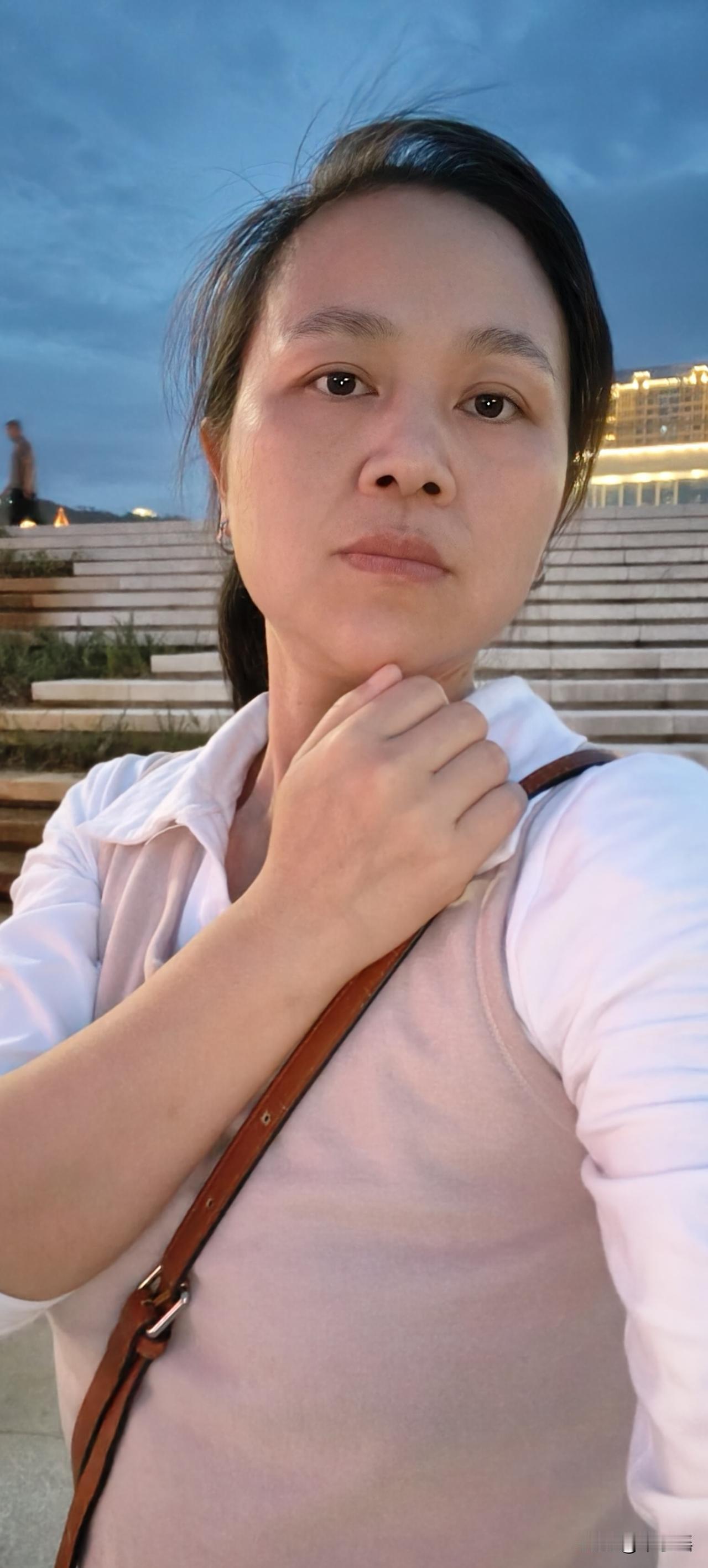 38岁得了宫颈癌，做了子宫和卵巢双切除，和二婚老公分居快一年了。每天看着伴侣对我
