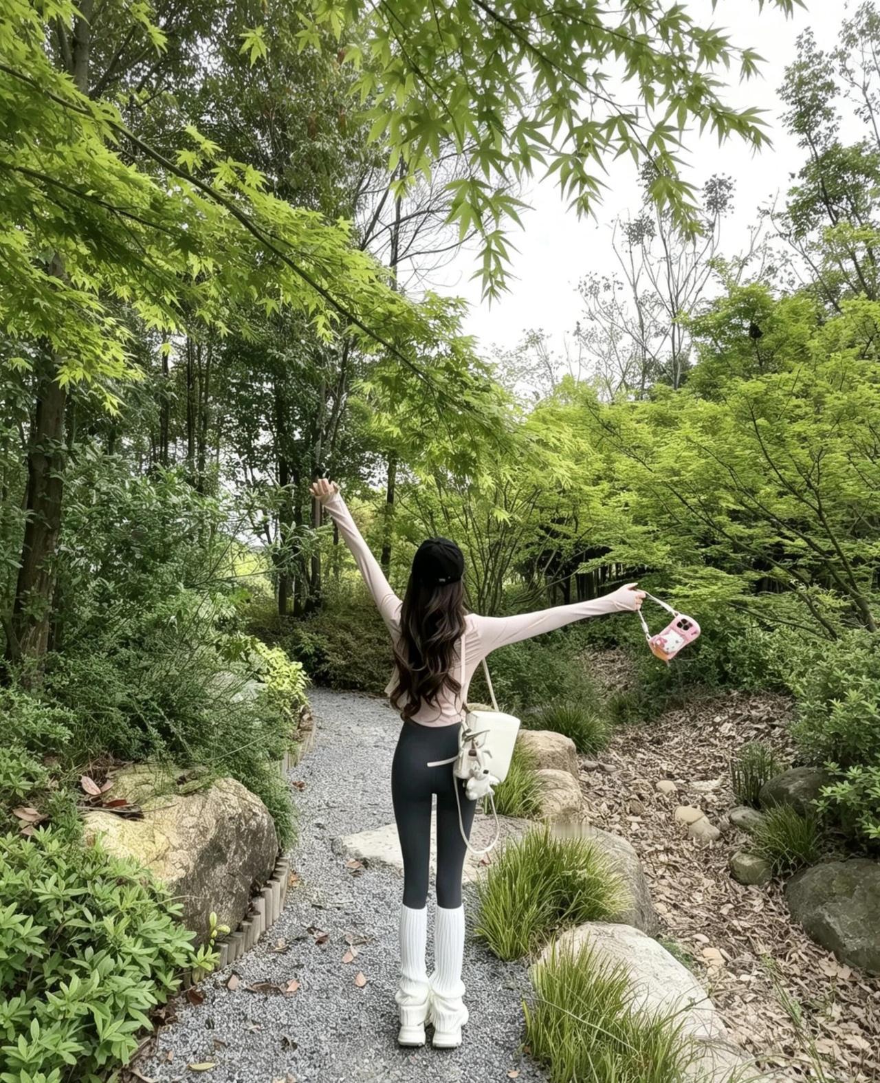 人这一辈子，
终于熬成了不想说话，
不想联系谁，
不想讨好谁，
也不想让谁讨好自