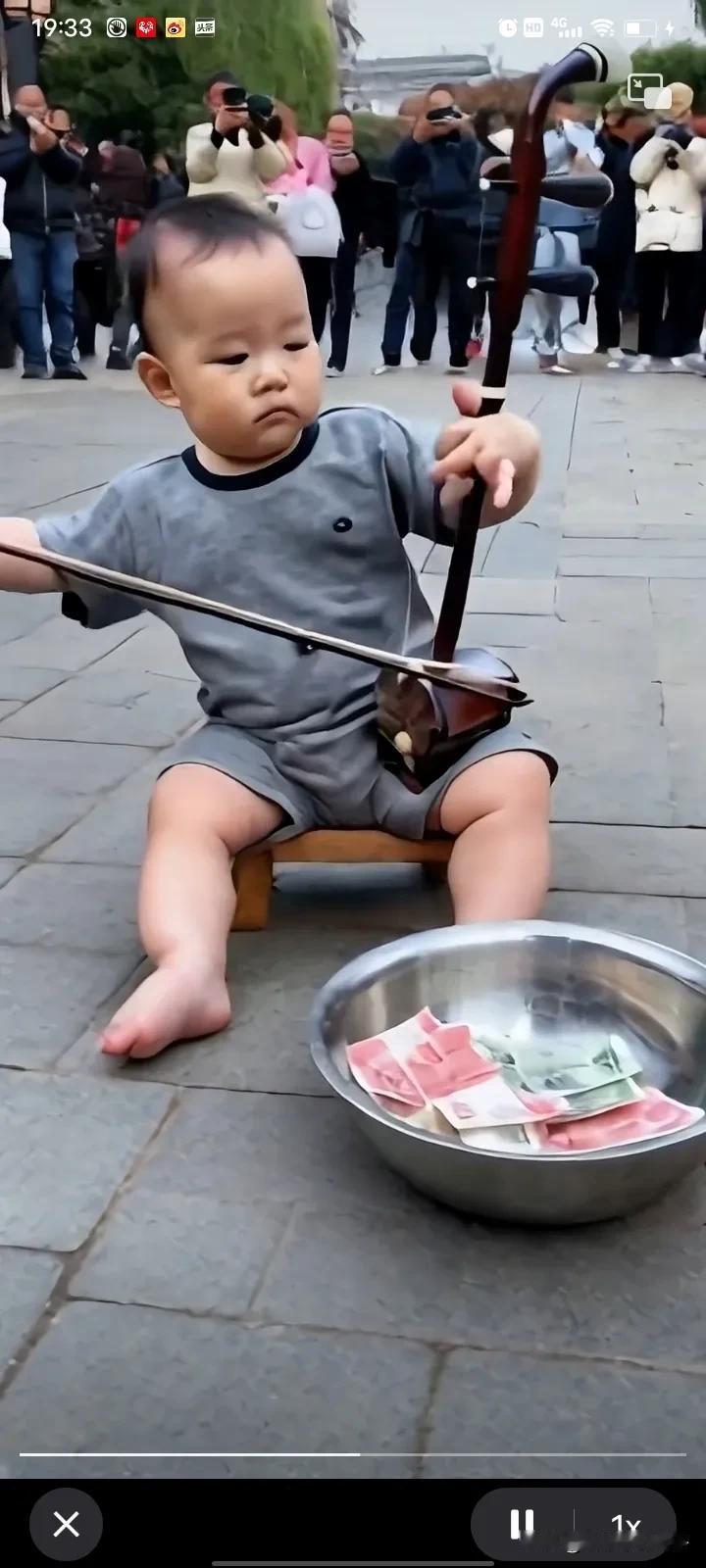人生如梦
世事无常似幻梦，
功名利禄转头空。
心随云卷天高远，
笑看红尘意自融。
