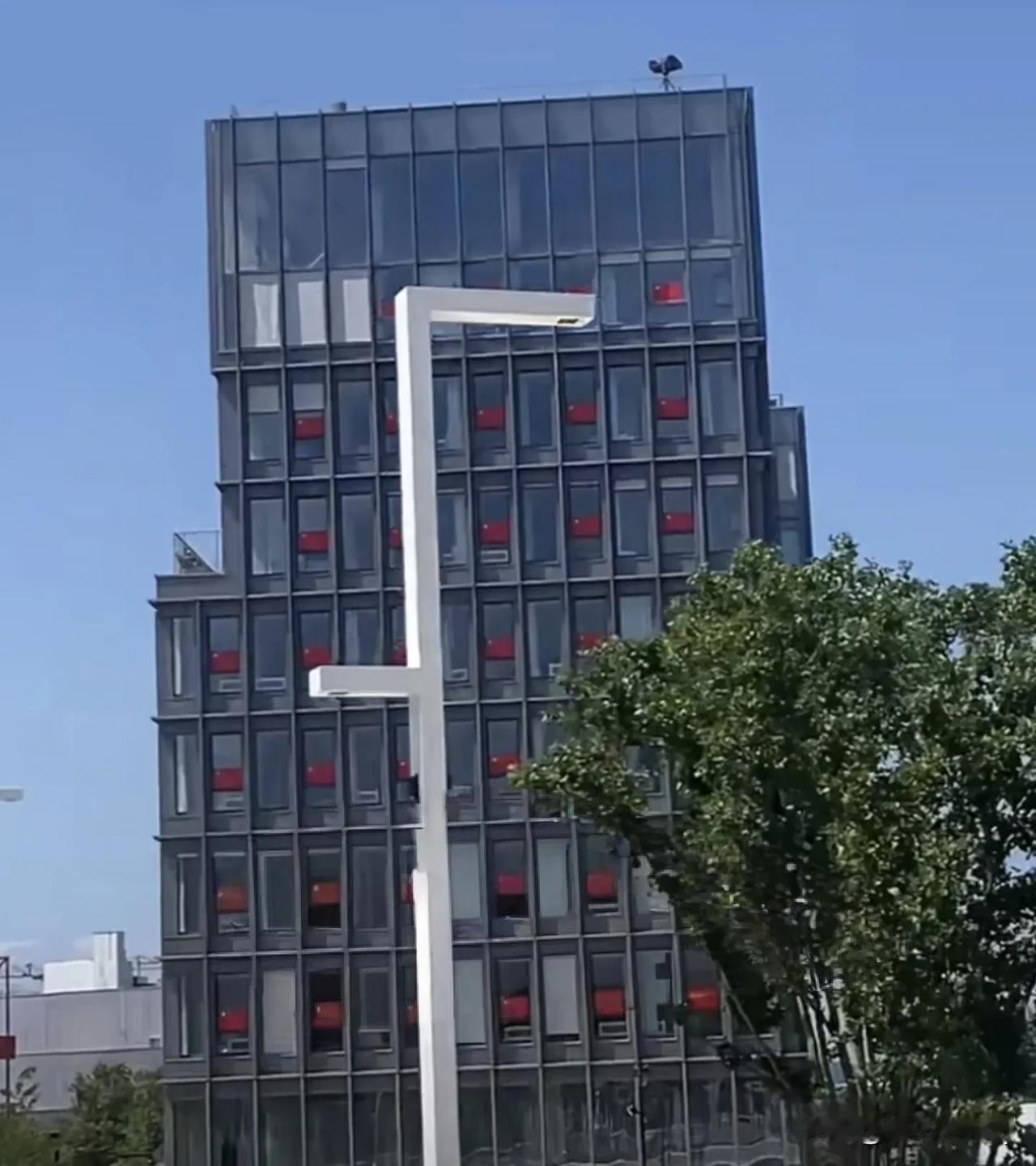 中美法国巴黎奥运会住所对比！
中国的高大，美国的宽大！应该是他们出征人数比中国多