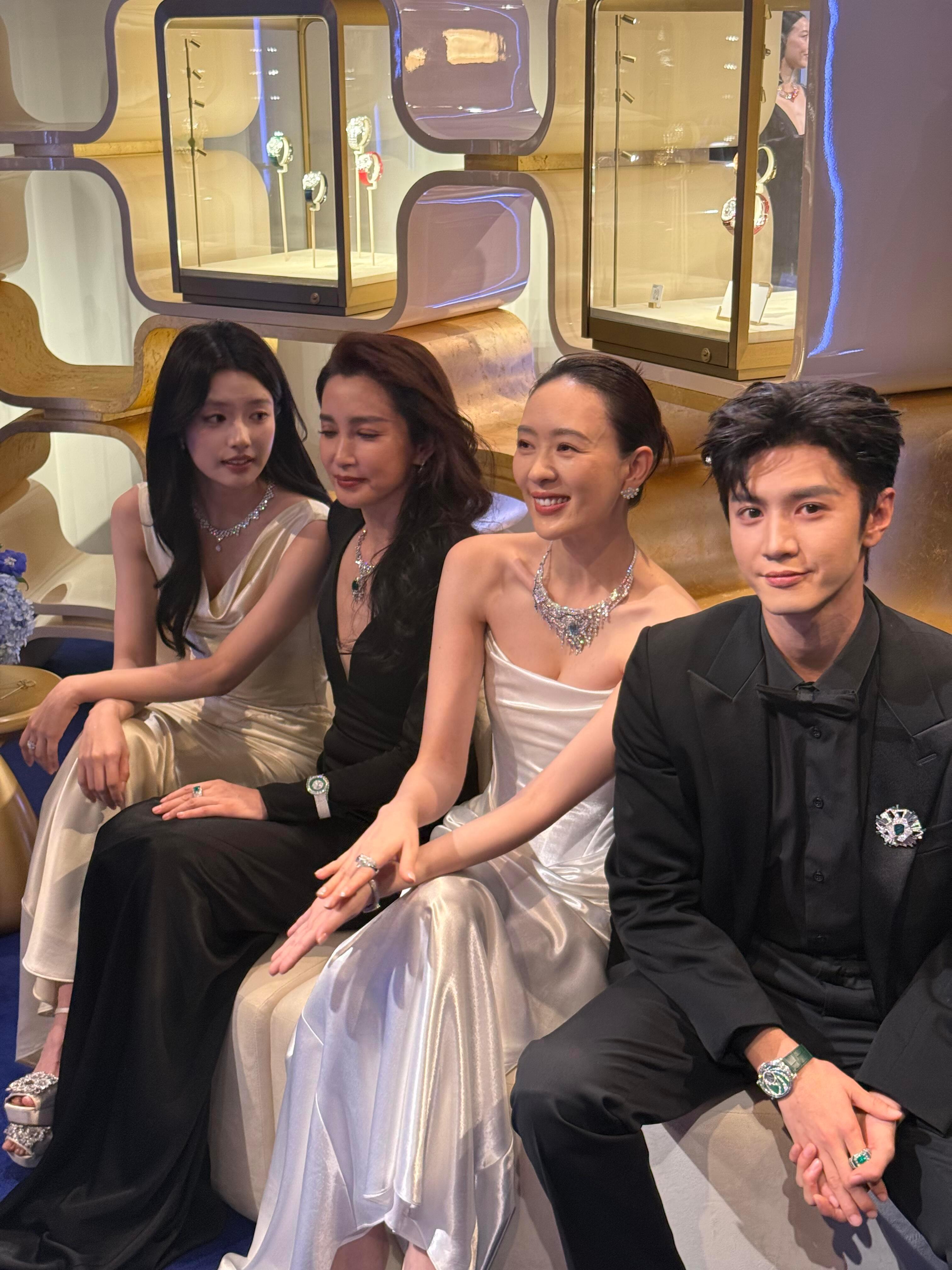 李冰冰陈哲远童瑶徐若晗同框李冰冰陈哲远童瑶徐若晗晚宴路透 很爽的四张脸 