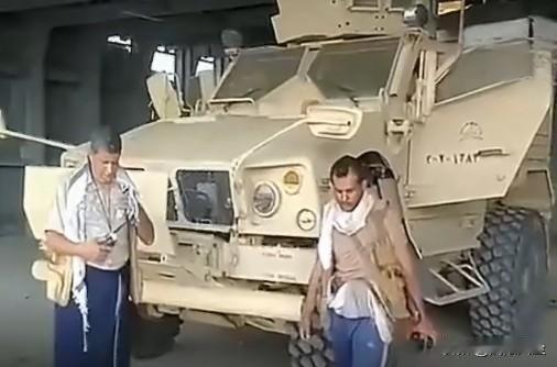 胡塞武装占领穆哈后发布视频，显示其进入政府大楼、缴获装甲车、释放囚犯。穆哈位于也