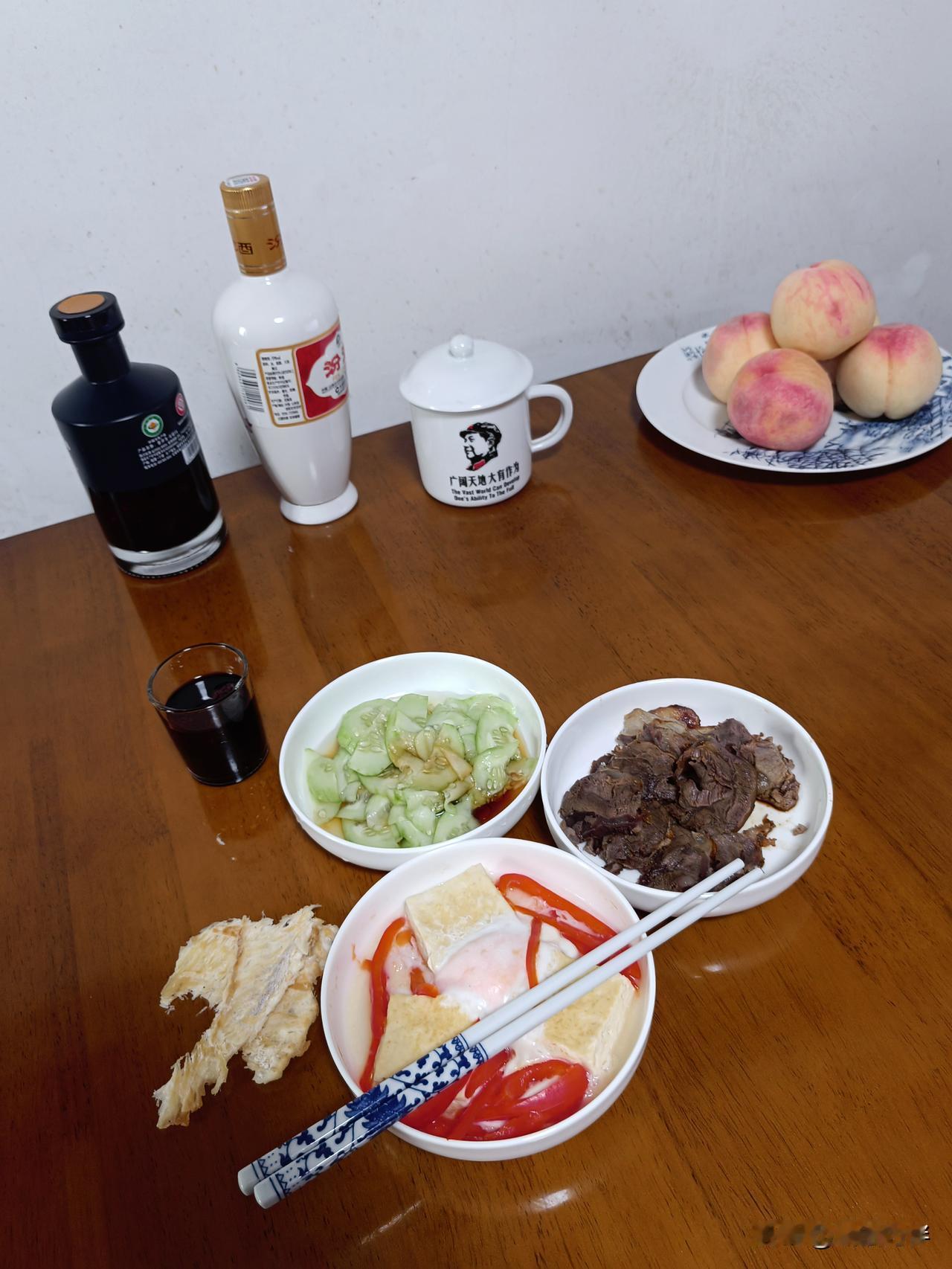你知道，夏天，一个人宅屋里，门窗关好，全身脱光收拾家务，做饭，美美的喝小酒，是多