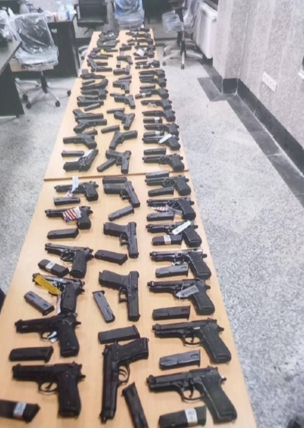 目标果然不是哈尔格岛，伊朗最后关头醒悟了，果断出手缴获大批武器！

根据伊朗情报