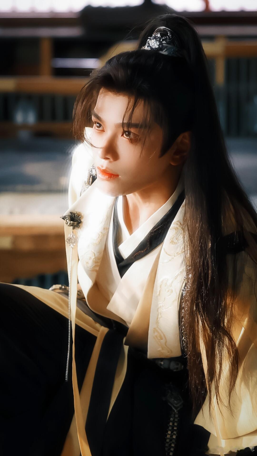 #丁禹兮在超话发壁纸##丁禹兮[超话]# “有没有人劝劝丁禹兮”让他把高马尾焊头