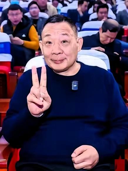 胖东来于东来收2万一人开放参观，一月只接30人！

网友吵翻了，有人说“学了也做