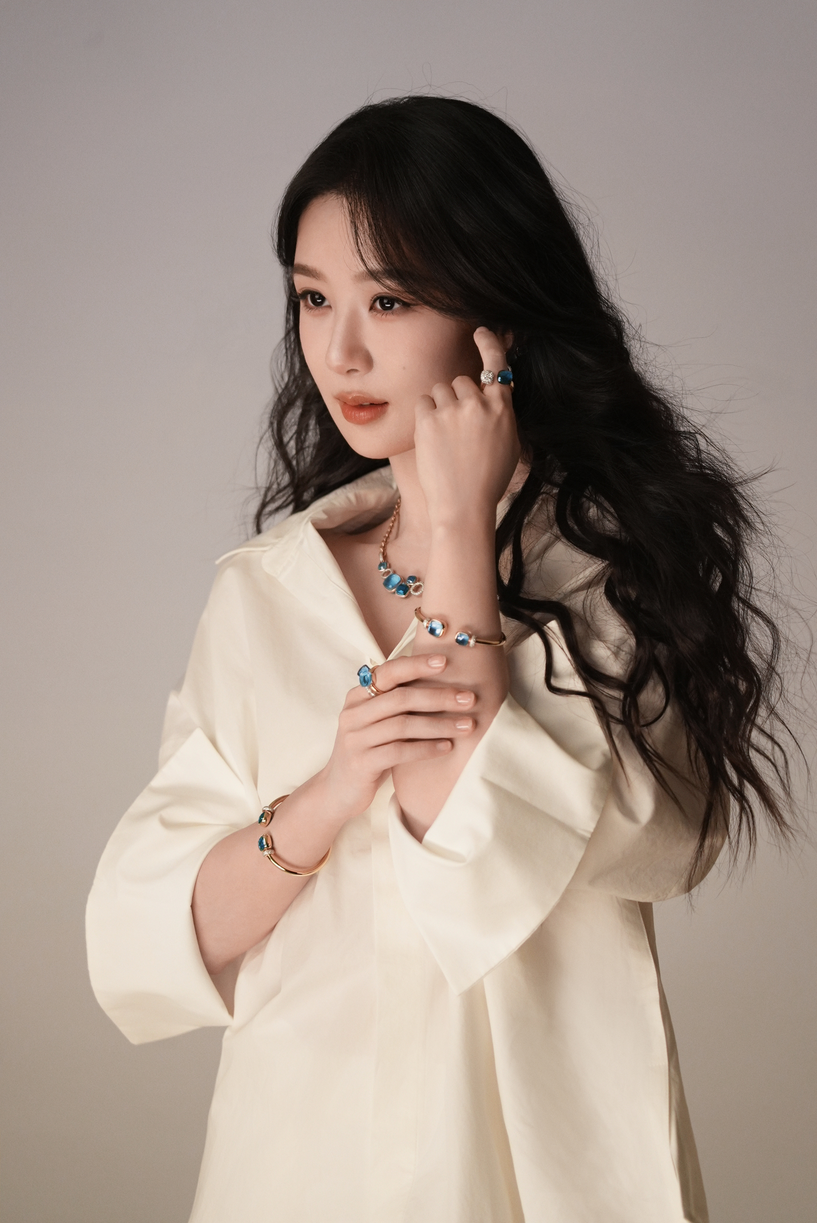 杨紫 如同宝石搬耀眼