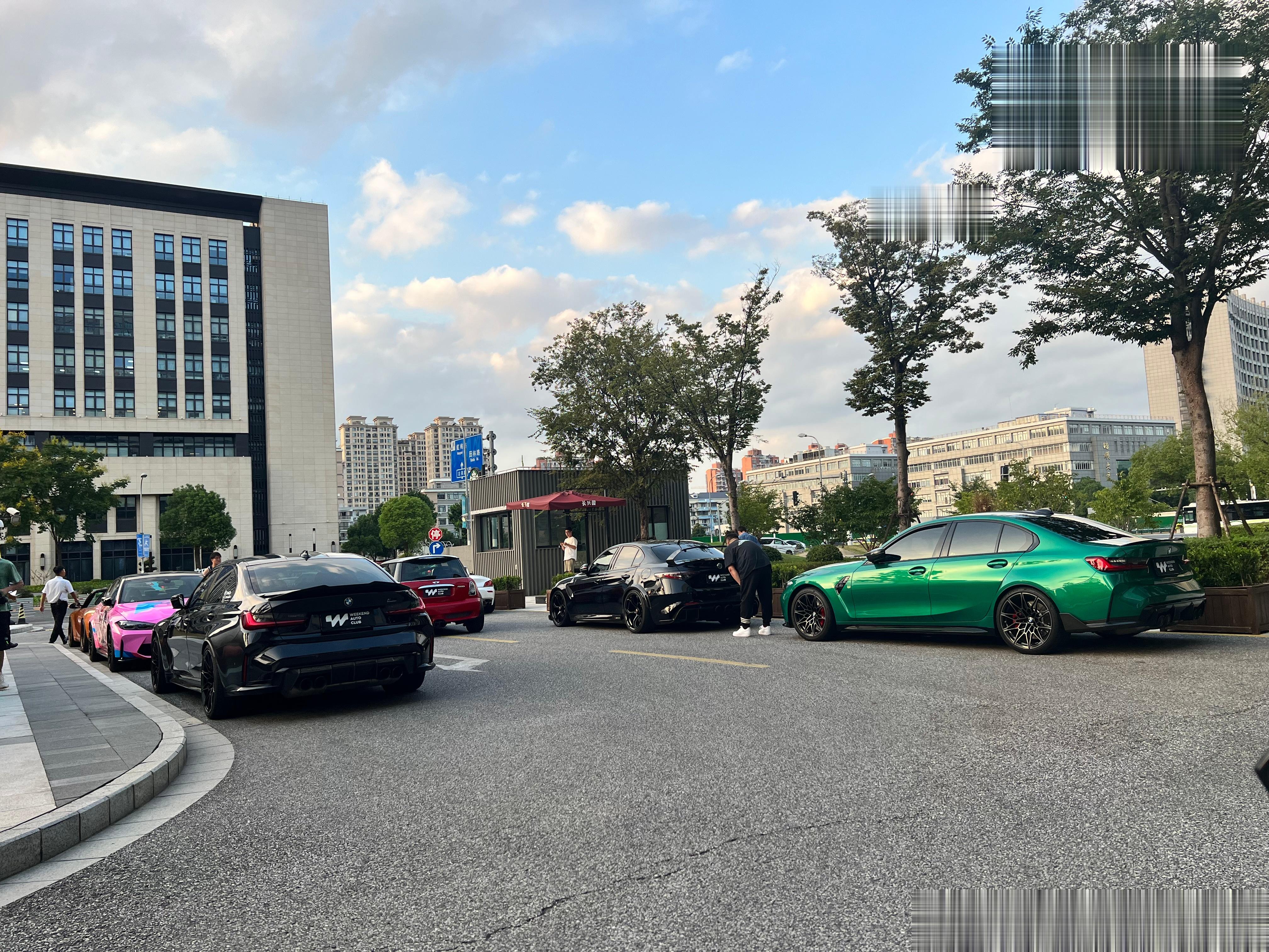 1v33台宝马M3c欺负1台阿罗Giulia GTAm[右哼哼]​​​