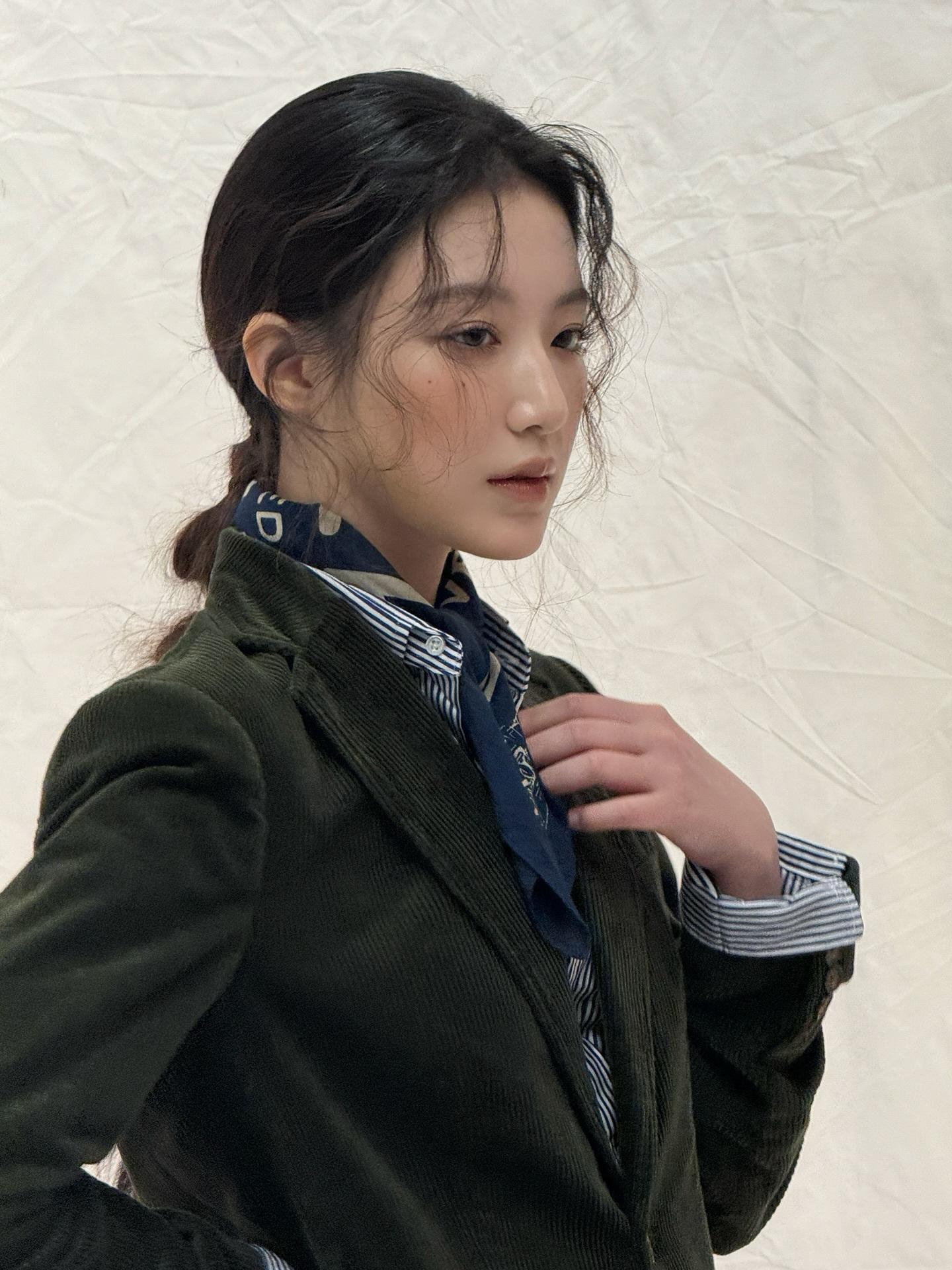 251117 舒华个人IG更新16p  🍃📸  背景音乐：Tric...