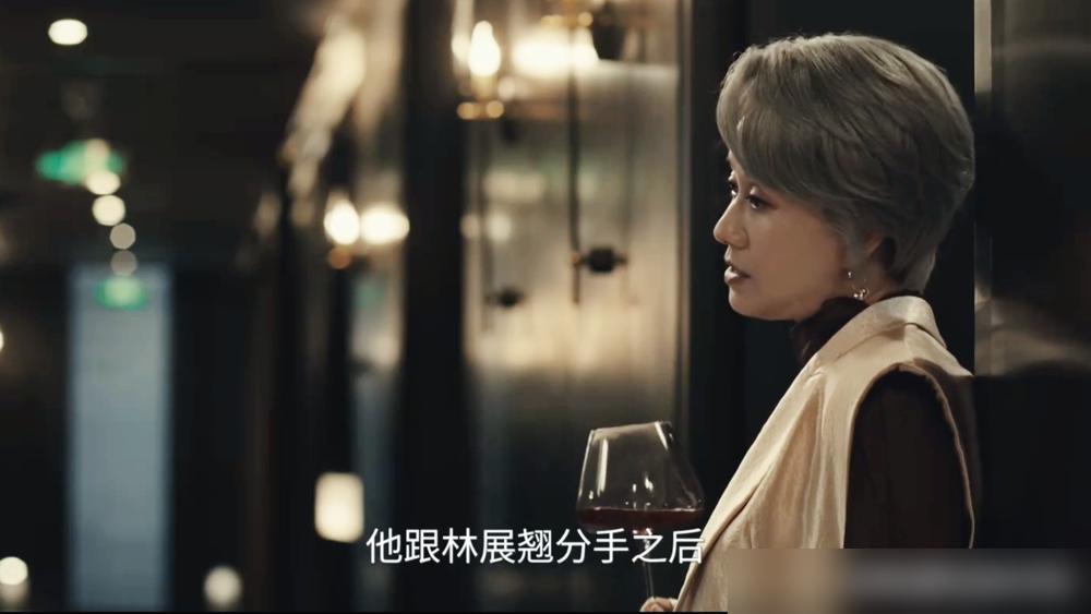 那张娃娃脸不是谭松韵的通行证，是她的无期徒刑。
所有人都夸她有观众缘，我告诉你